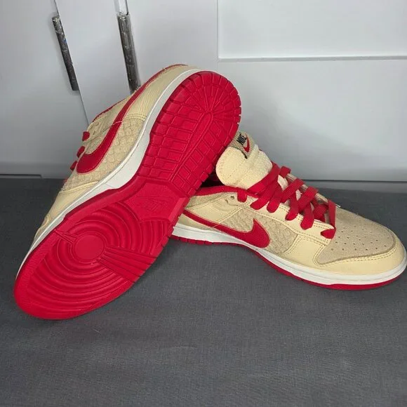 Nike Dunk Low Retro SE "Strawberry Waffle" Sneakers - Mens 8.5 - NWOT - Picture 10 of 10